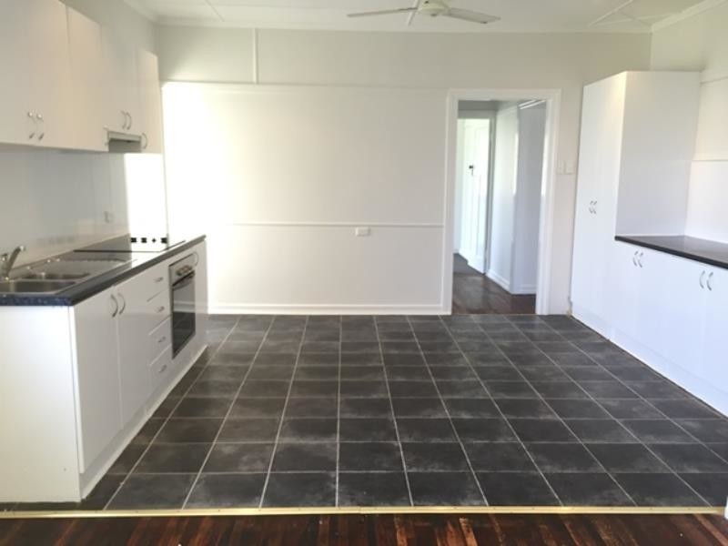 42 Lucas Street, Berserker QLD 4701